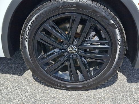 Used 2022 Volkswagen Tiguan SE R-Line AWD/4WD image 9