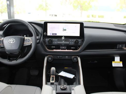 New 2026 Toyota Grand Highlander AWD Hybrid image 2