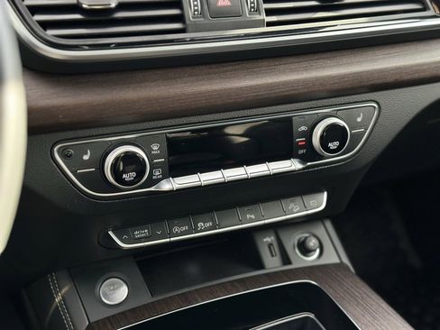 Certified 2025 Audi Q5 2.0T Premium Plus image 19