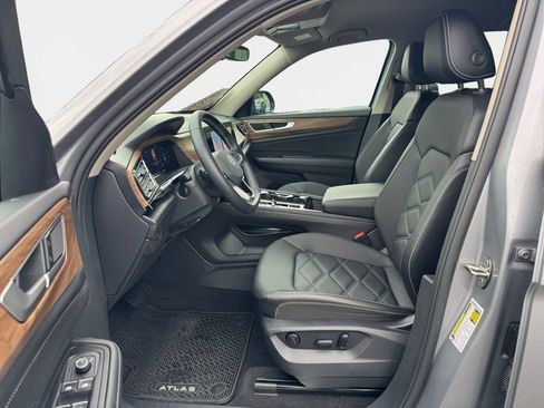 Used 2024 Volkswagen Atlas SE w/ Black Wheel Package AWD/4WD image 12