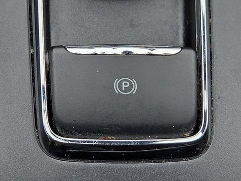 Used 2020 Ford Fusion SE FWD image 22