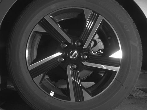 Used 2025 Nissan Sentra SV FWD image 14