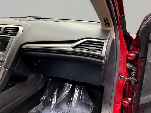 Used 2017 Ford Fusion SE w/ Equipment Group 201A FWD image 26