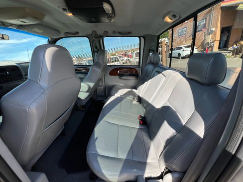 Used 2004 Ford F250 XLT image 19