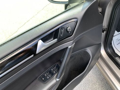 Used 2015 Volkswagen Golf R 4-Door image 24