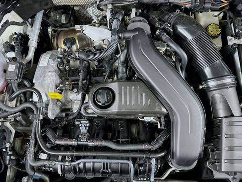 Used 2025 Volkswagen Taos S image 31