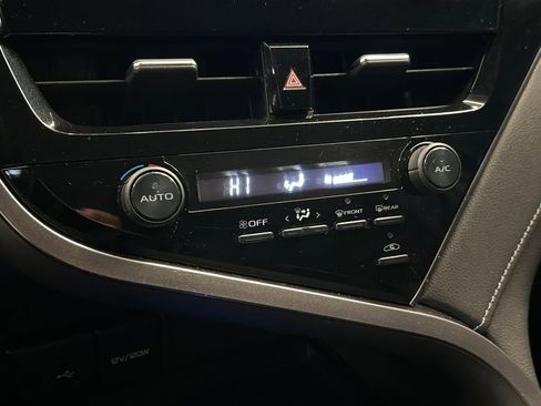 Used 2021 Toyota Camry SE FWD image 15