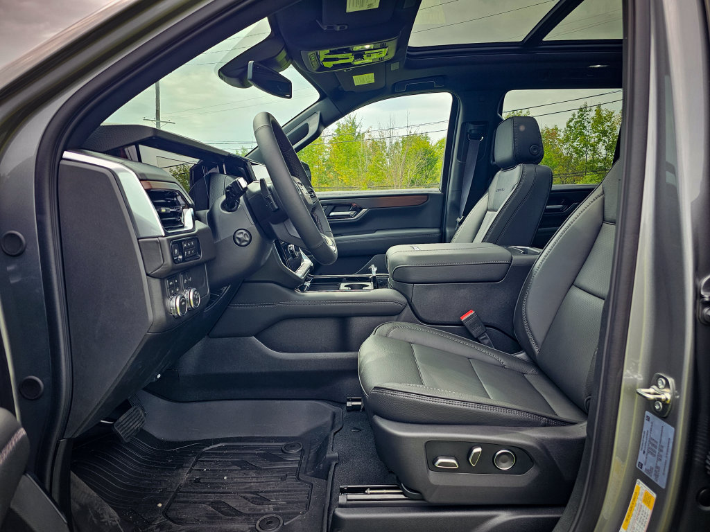 New 2026 GMC Yukon Denali w/ Sun & Power Step Package AWD/4WD image 16