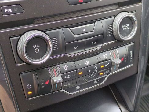 Used 2018 Ford Explorer XLT w/ Equipment Group 202A image 22