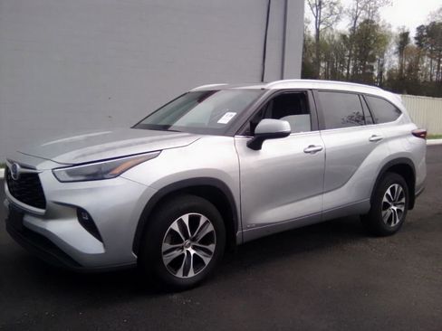 Used 2024 Toyota Highlander XLE image 21