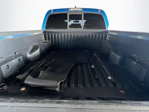 Used 2016 Toyota Tacoma SR5 RWD image 29