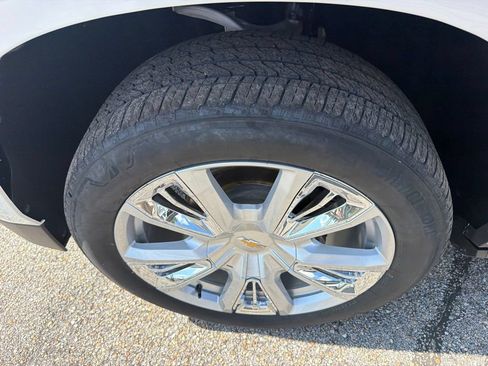 Used 2024 Chevrolet Suburban High Country w/ Advanced Technology Package AWD/4WD image 11