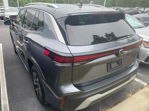 Used 2025 Volkswagen Tiguan S AWD/4WD image 3