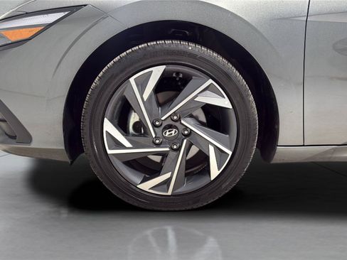 Used 2025 Hyundai Elantra SEL FWD image 29