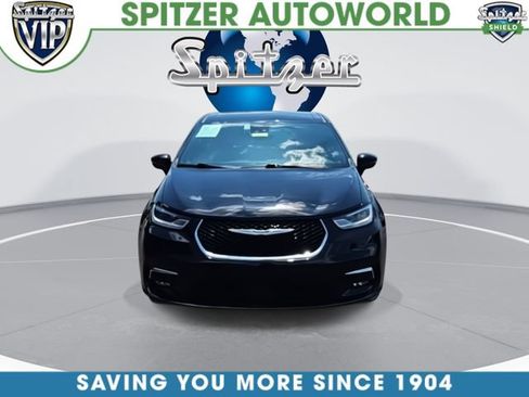 Used 2025 Chrysler Pacifica Select FWD image 3