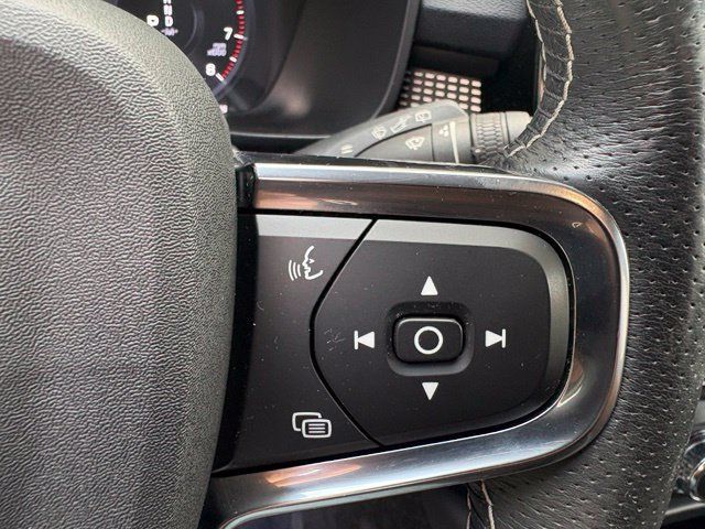 Used 2021 Volvo XC40 T5 R-Design w/ Advanced Package AWD/4WD image 31