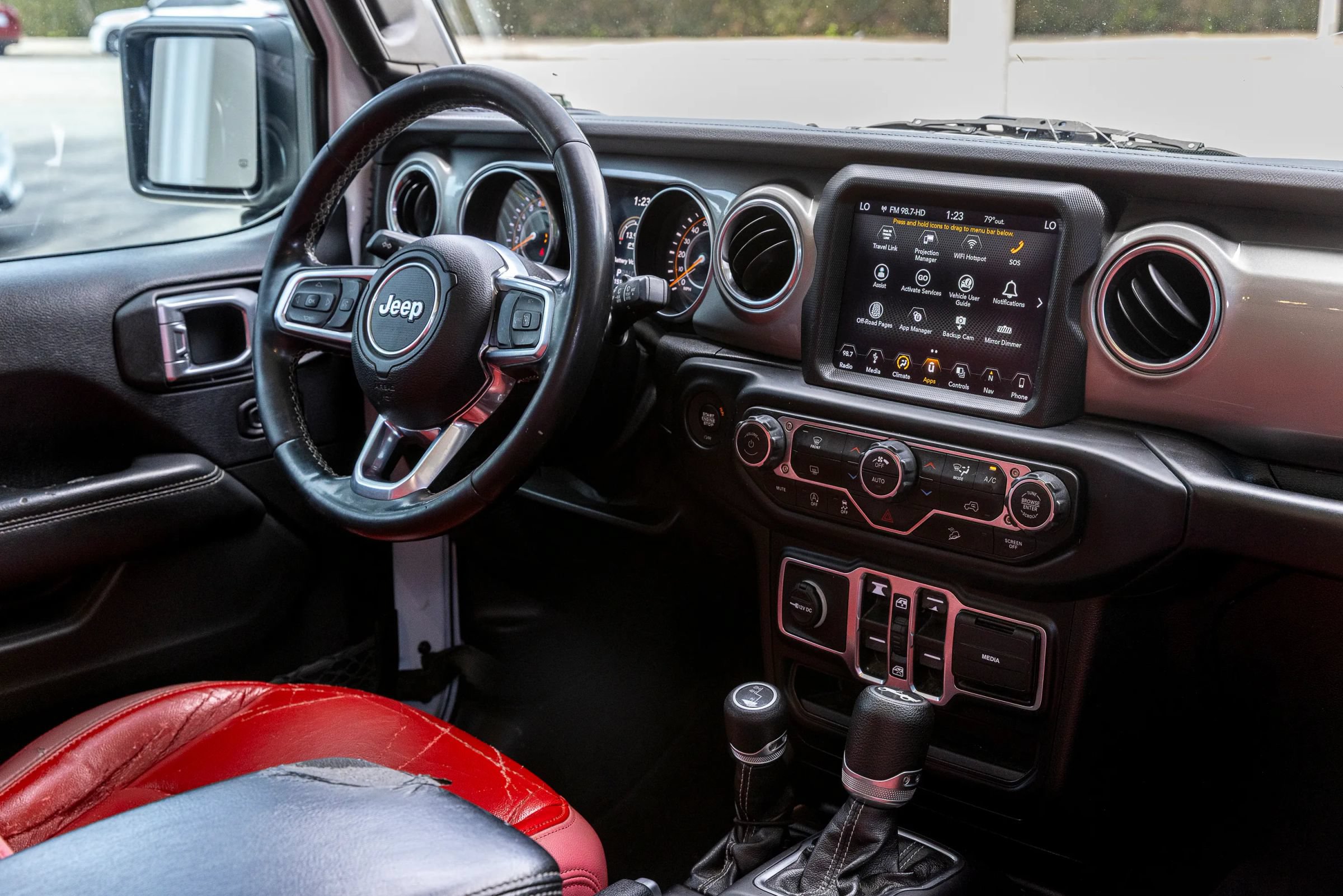 Used 2019 Jeep Wrangler Unlimited Sahara AWD/4WD image 30