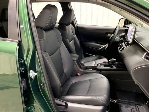 Certified 2026 Toyota Corolla Cross XLE w/ Convenience Package FWD image 8