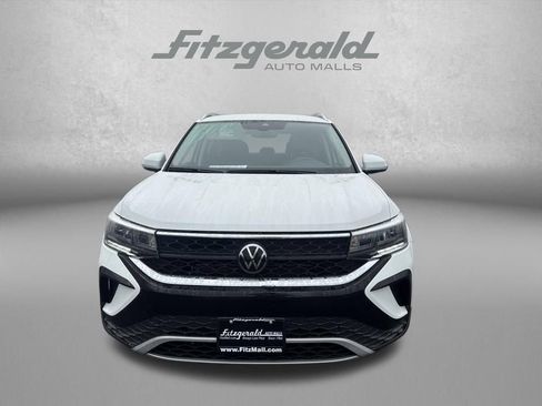Used 2024 Volkswagen Taos SE FWD image 5