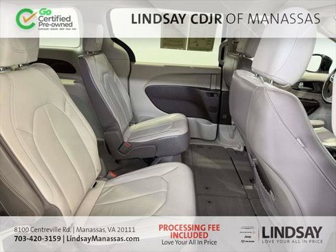 Certified 2017 Chrysler Pacifica Touring-L w/ Tire & Wheel Group FWD image 17