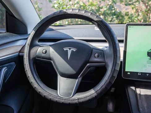 Used 2023 Tesla Model 3 Standard Range image 14