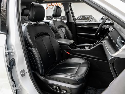 Used 2023 Jeep Grand Cherokee L Limited image 38