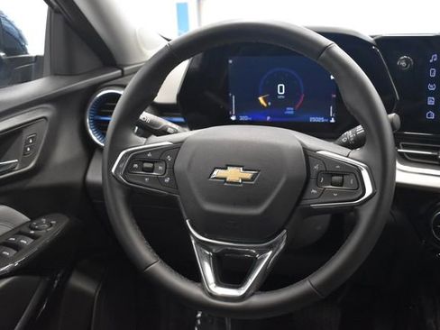 Used 2025 Chevrolet Trax LT w/ LT Convenience Package FWD image 24