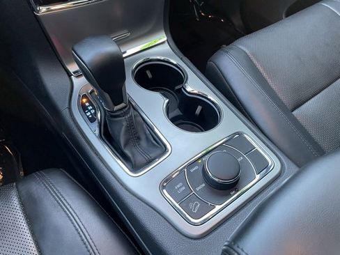 Used 2020 Jeep Grand Cherokee Limited w/ Luxury Group II image 22