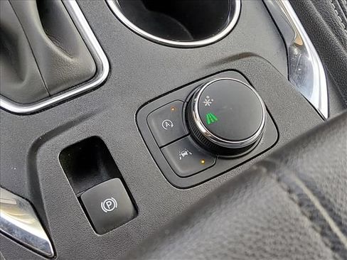 Used 2023 Chevrolet Traverse LT FWD image 23