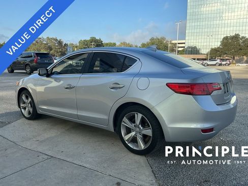 Used 2013 Acura ILX w/ Technology Package FWD image 4