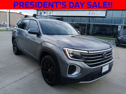 Used 2024 Volkswagen Atlas SE w/ Black Wheel Package