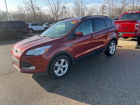 Used 2015 Ford Escape SE w/ Equipment Group 201A image 4