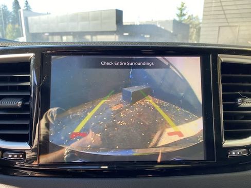 Used 2023 Chrysler Pacifica Touring-L FWD image 25