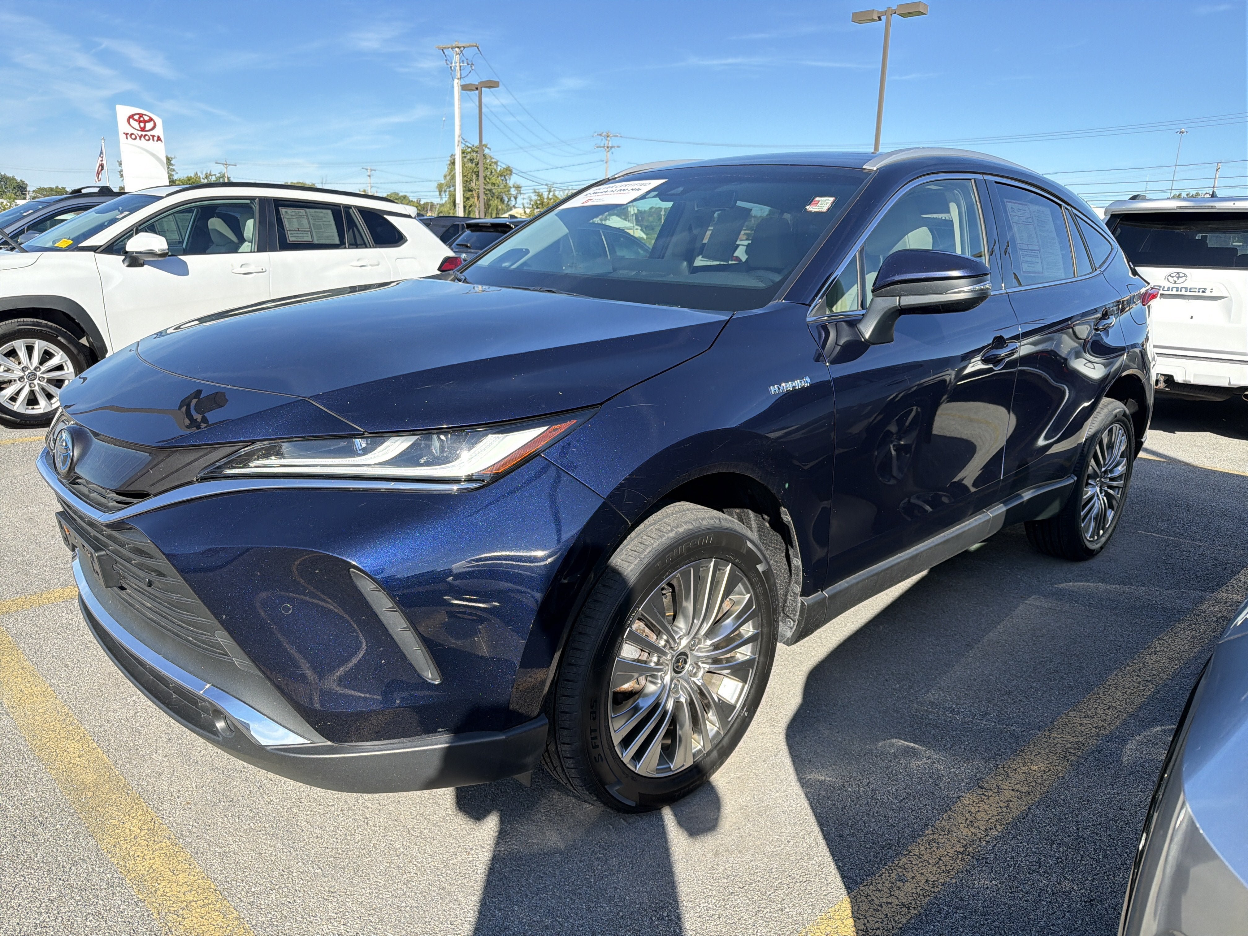 Certified 2021 Toyota Venza XLE w/ Softex Package AWD/4WD image 4