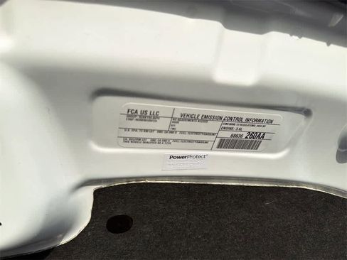 Used 2024 Chrysler Pacifica Select image 9