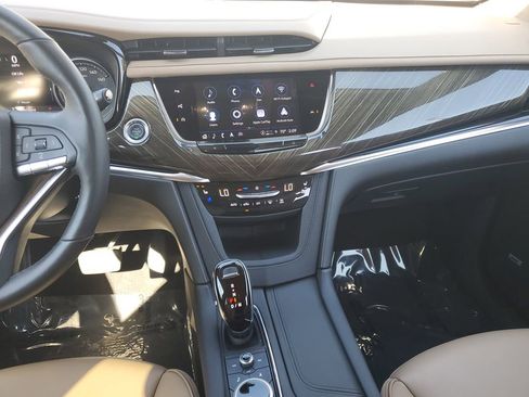 Certified 2023 Cadillac XT6 Premium Luxury w/ Platinum Package image 17