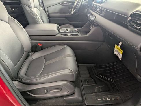 Used 2025 Honda Pilot Touring image 35