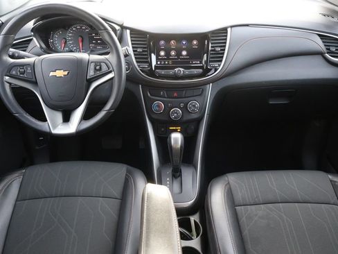 Used 2022 Chevrolet Trax LT w/ LT Convenience Package image 15