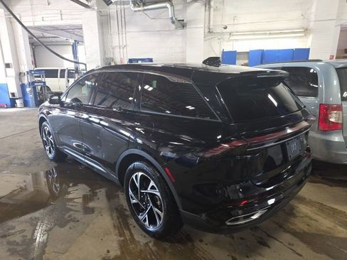 Used 2025 Lincoln Nautilus Premier image 7