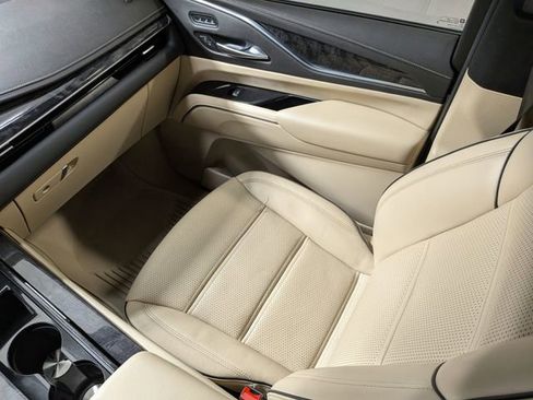 Used 2022 Cadillac Escalade ESV Premium Luxury image 8