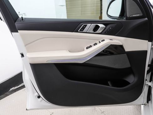 Used 2021 BMW X5 xDrive40i w/ M Sport Package image 9