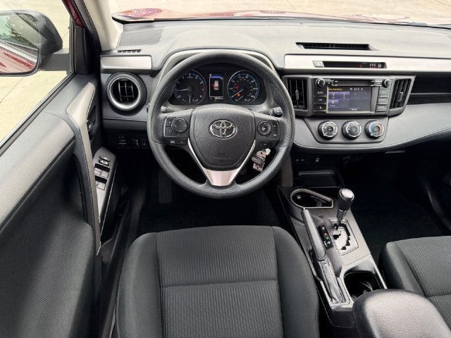 Used 2018 Toyota RAV4 LE FWD image 22