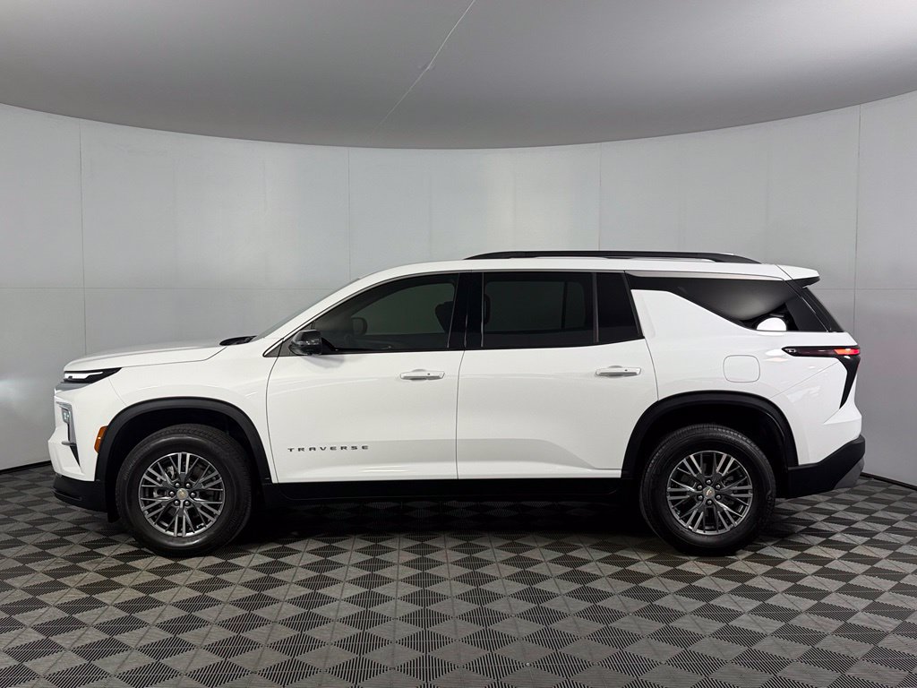 Used 2025 Chevrolet Traverse LT w/ Driver Confidence Package FWD image 16