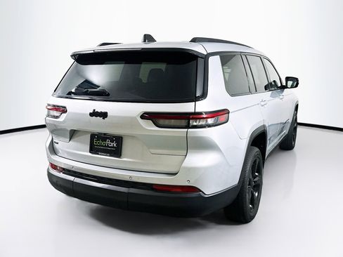 Used 2023 Jeep Grand Cherokee L Laredo RWD image 9