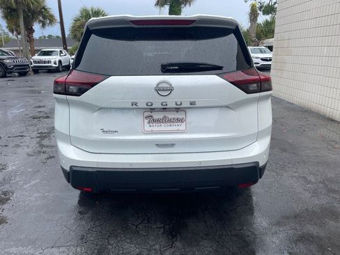 Used 2025 Nissan Rogue SV FWD image 4