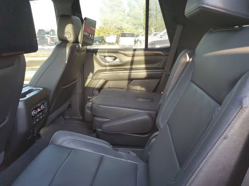 Used 2021 Chevrolet Tahoe Z71 w/ Luxury Package AWD/4WD image 8