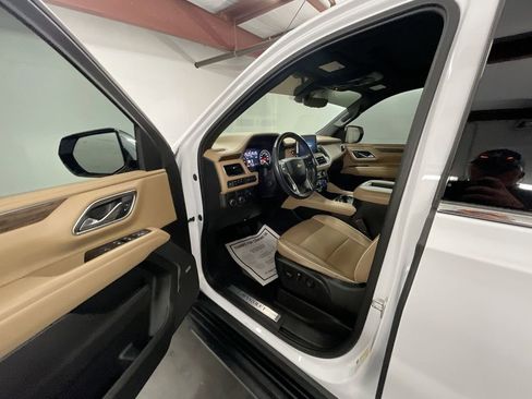 Used 2021 Chevrolet Tahoe Premier w/ Premium Package image 10