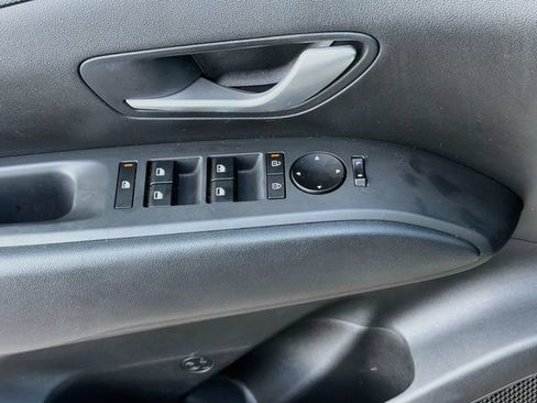Certified 2025 Hyundai Tucson SE FWD image 17