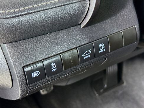 Used 2021 Toyota Camry SE image 9