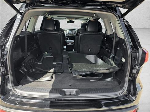 Certified 2018 Toyota Highlander SE w/ Carpet Mat Package (TMS) AWD/4WD image 8